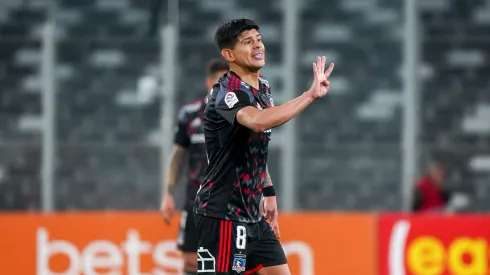 Esteban Pavez renueva contrato con Colo Colo.
