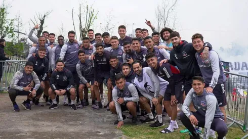 Colo Colo recibe el último aliento de sus hinchas en tremendo arengazo.