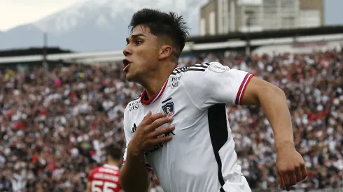 Históricos de Colo Colo se rinden ante Damián Pizarro tras su golazo.