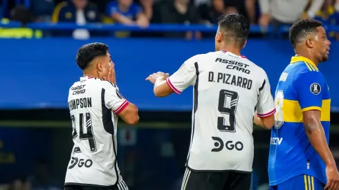 Claudio Borghi dispara contra Jordhy Thompson y Damián Pizarro.