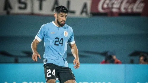 Novato defensor uruguayo ni se inmuta por inactividad de Sánchez.