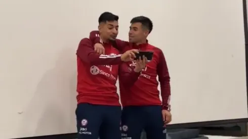 Alarcón se somete al bautizo de la Roja y la descose con Aravena.