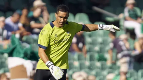 Betis complica a Bravo con la búsqueda de un nuevo arquero.