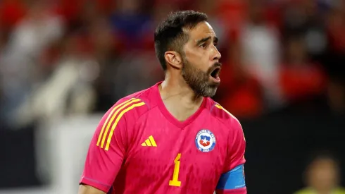 Valdivia le marca la cancha a Berizzo por ausencia de Bravo.