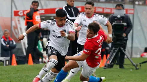 Clemente Montes también sufrió ante la habilidad de Jordhy Thompson en el Colo Colo - UC.