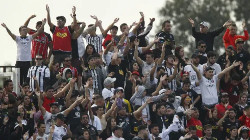 Hinchas de Colo Colo en La Cisterna. Crédito: Photosport