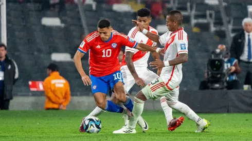 Exigen cambio de posición de Alexis en La Roja.