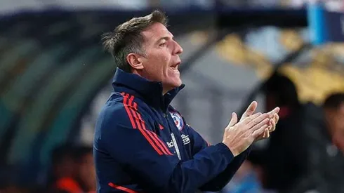 La sorprendente defensa de Pablo Milad a Eduardo Berizzo tras pifias en Santiago 2023.