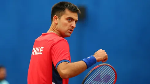 SANTIAGO, CHILE – OCT 28: Tomas Barrios de Chile devuelve la bola a Thiago Monteiro de Brasil durante los singles masculino semifinales de los Juegos Panamericanos Santiago 2023 el 28 de octubre en Santiago, Chile./ Tomas Barrios of Chile returns the ball to Thiago Monteiro during the men's singles semifinals at the Santiago 2023 Pan American Games on October 28 in Santiago, Chile.<br />
(Foto de Alex Diaz/Santiago 2023 vía Photosport)