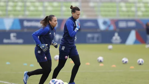 Chile femenino con urgencia para zafar de problema en Santiago 2023.