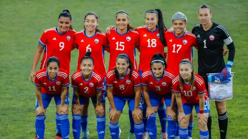Formación de la Roja femenina para buscar medalla de oro.