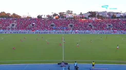 La Roja femenina realiza protesta en la final con ovación del público.