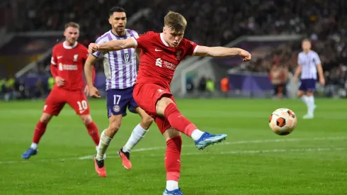 Triunfo del Toulouse y figura de Suazo para bajar al Liverpool.