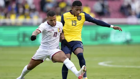 Venezuela enfrenta como local a Ecuador.