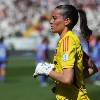 Ni una abeja la detuvo: particular momento de Torrero en Colo Colo