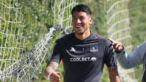 Seleccionados entrenan con primer equipo enfocados en el torneo.