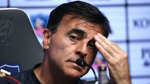 ¿Le afectará a Colo Colo? Gustavo Quinteros aborda el estado de la cancha del Monumental.