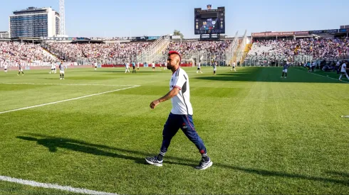 Vidal se aburre de los mensajes de hinchas de Colo Colo.