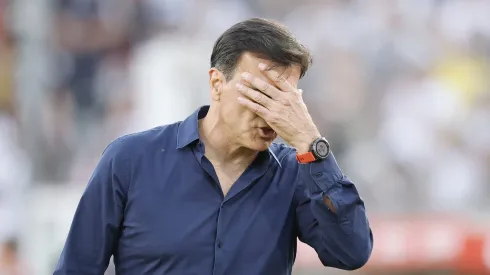 Gustavo Quinteros pierde piso en Colo Colo (Photosport)