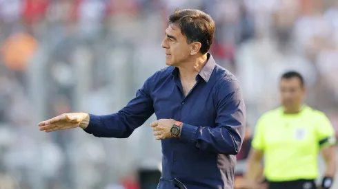 Histórico de Colo Colo pide a gritos la salida de Gustavo Quinteros.