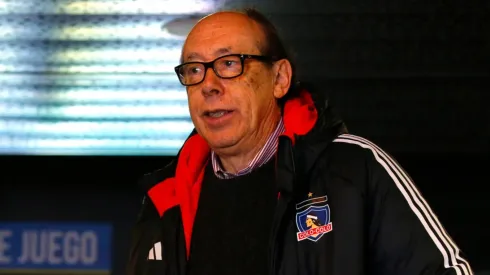 Alfredo Stöhwing es agredido e insultado tras derrota de Colo Colo.