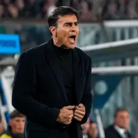 Patricio Yáñez le pone la lápida a Gustavo Quinteros en Colo Colo