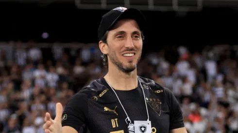 Colo Colo inicia conversaciones con Luis Zubeldía.