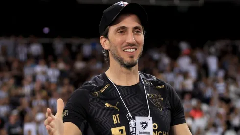 Luis Zubeldía se acerca al Monumental.