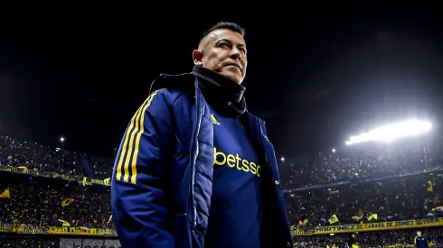 ¿Cuándo y contra quién debutara Almirón como DT de Colo Colo?.