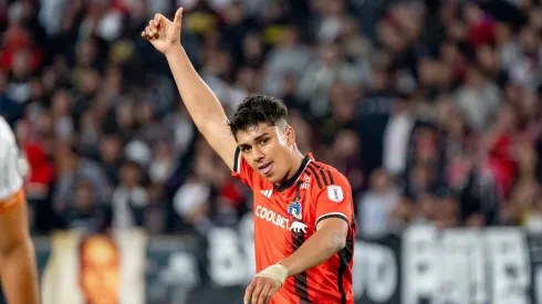 Damián Pizarro le entrega tremenda noticia a Jorge Almirón.