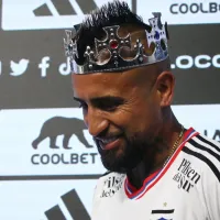 Con beso de Mosa incluido: Los mejores momentos de la presentación de Arturo Vidal en Colo Colo