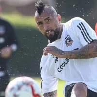 Arturo Vidal llega en solitario a entrenar al Estadio Monumental