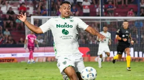 Iván Morales se perdió gol increíble en Sarmiento.
