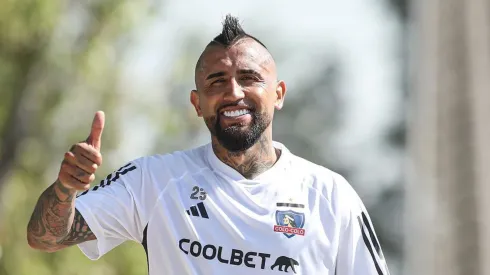 Arturo Vidal redebuta en Colo Colo tras 17 años en el exterior.