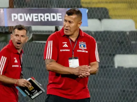 Jorge Almirón aplaude de pie el rendimiento de Colo Colo ante Trinidense