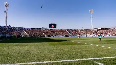 Abonados de Colo Colo serán reubicados en el Monumental.