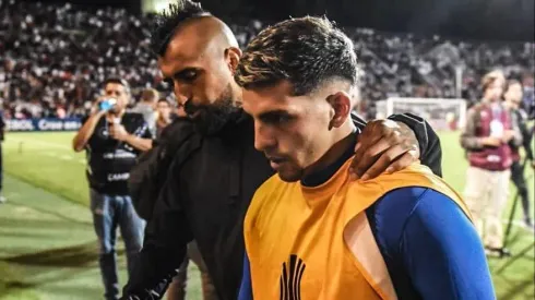 Figura de Godoy Cruz exhibe con orgullo el cambio de camiseta con Arturo Vidal.