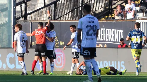 Falcón es expulsado en Colo Colo en un partido accidentado.