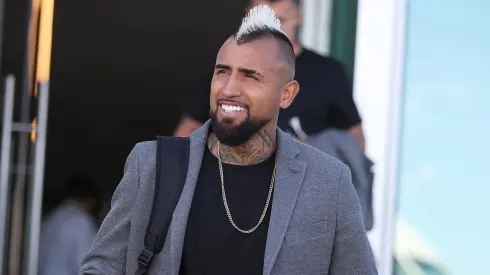 Colo Colo inauguró un nuevo estilo de vestimenta para sus viajes de Copa Libertadores.