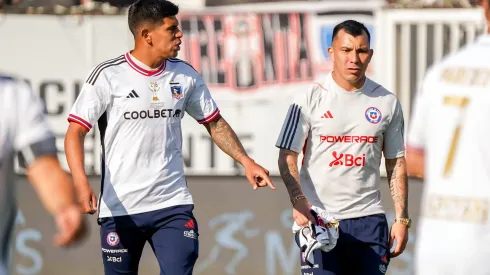 Gary Medel en la despedida de Esteban Paredes