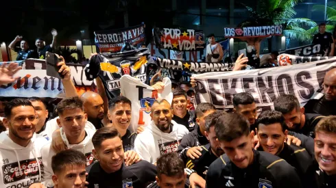Colo Colo recibió el aliento de sus hinchas en Brasil.