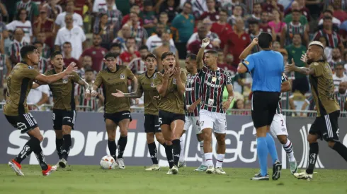 Gol de Colo Colo vs Fluminense fue mal anulado.