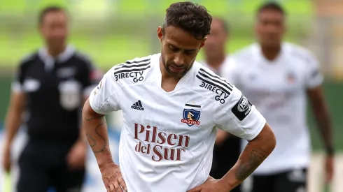 Jorge Valdivia vistiendo la camiseta alba