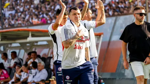 Gary Medel en la despedida de Esteban Paredes.