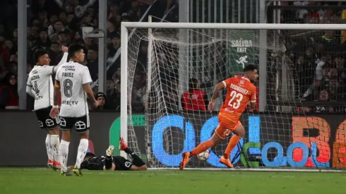 Gastón Rodríguez marca el 2 a 0 para Cobreloa ante Colo Colo.