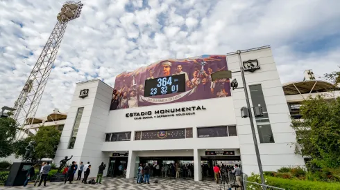 Dos hinchas albos se emocionaron en el Monumental.
