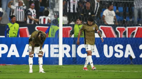 Jorge Almirón se defiende y explica por qué Esteban Pavez fue central en empate de Colo Colo.