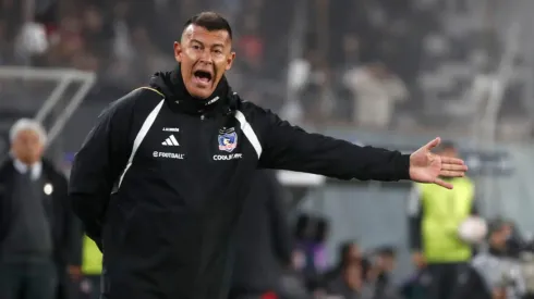 Jorge Almirón dirigiendo en Copa Libertadores.