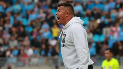 Jorge Almirón se saca el sombrero y enaltece a Colo Colo tras el triunfo ante Iquique.