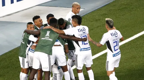 Junior se arma con todo y anuncia tres refuerzos para enfrentar a Colo Colo.